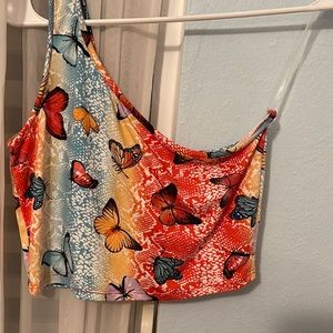 One shoulder butterfly crop top!💐🦋